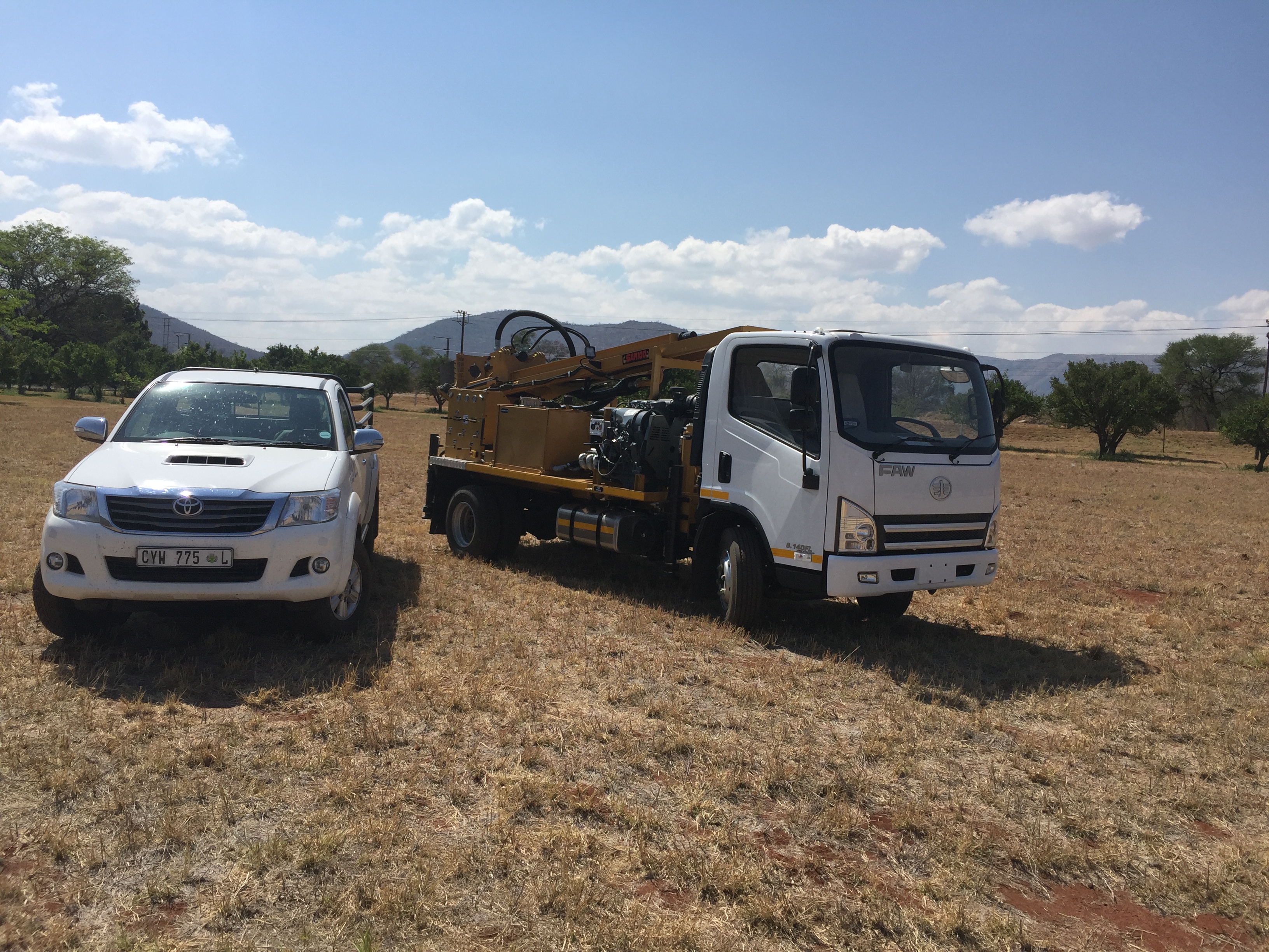 SAR100 Drill Rig on FAW8.140 Size Comparison